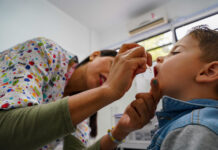 Brasil celebra 35 anos sem poliomielite e CNM faz alerta sobre a baixa taxa de vacinação