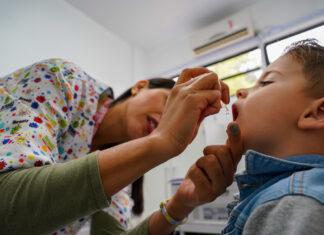 Brasil celebra 35 anos sem poliomielite e CNM faz alerta sobre a baixa taxa de vacinação